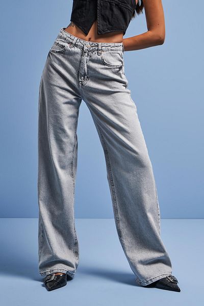 its basic Gray Straight Fit Women's Denim - 100% Cotton