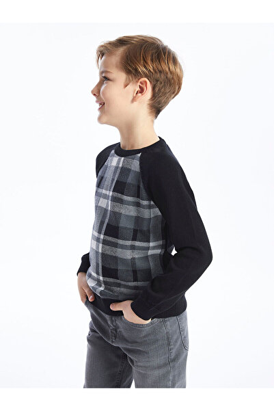 LC Waikiki Kostkovaný chlapecký svetr s dlouhým rukávem od Crew Neck