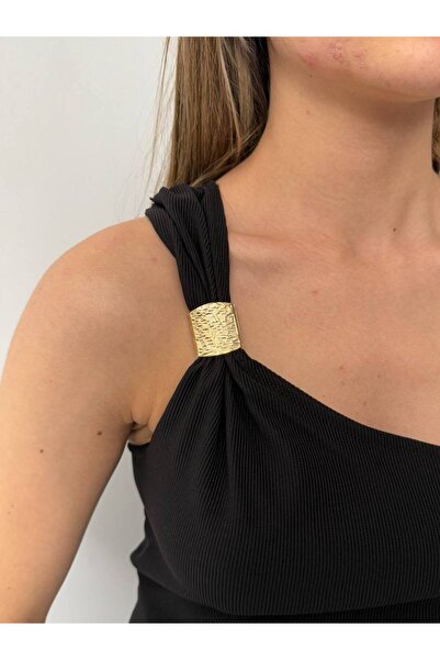 İLKCET MODA Μπλουζάκι με έναν ώμο Crop με χρυσά αξεσουάρ