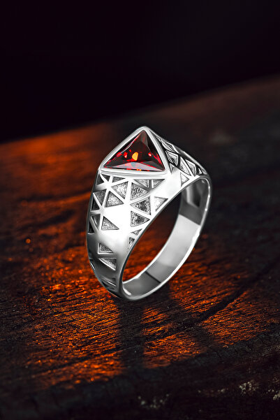 Ring Of The King 925 Ayar Gümüş Üçgen Kırmızı Yakut Taşlı Erkek Yüzük