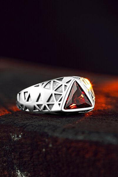 Ring Of The King 925 Ayar Gümüş Üçgen Kırmızı Yakut Taşlı Erkek Yüzük