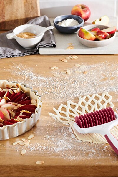 Tchibo Lattice Dough Roll, Maroon
