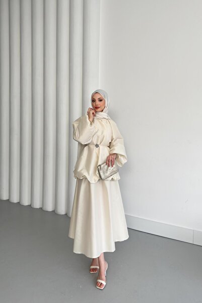 QUQA Cream Color Balloon Sleeves and Taffeta Skirt Suit Set