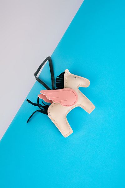 minebag Κρεμ χρώματος Animal Horse Figured Bag Charm