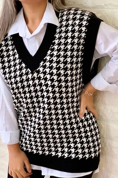 Laviera Woman's Black Sweater