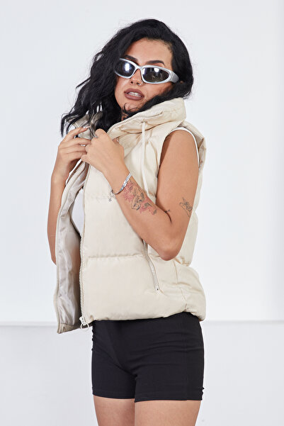 moda armanc Krátká sportovní béžová vesta