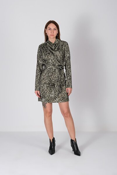 EXPLOSION Desenli Saten Parlak Taşlı Aksesuarlı Yüksek Degaje Yaka Mini Elbise