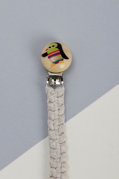 e&f Store Hand Knitted Natural Wooden Pacifier Holder - Penguin - Gray