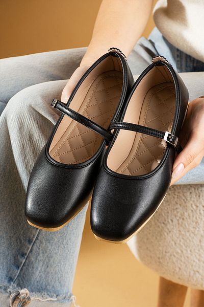 STOCON Pantofi negri de damă - Detaliu cu o singură cataramă Balerina Stc438