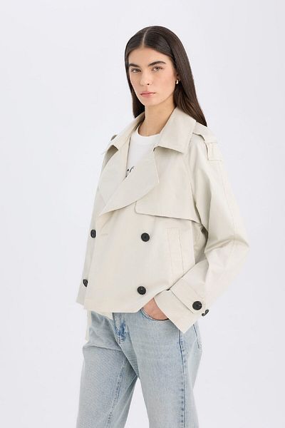 DeFacto Kurzer Trenchcoat mit Smoking-Ausschnitt – reguläre Passform, Knopftasche