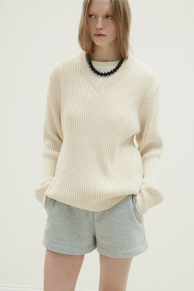 Suud Collection Ecrufarbener Roll-Pullover mit V-Ausschnitt