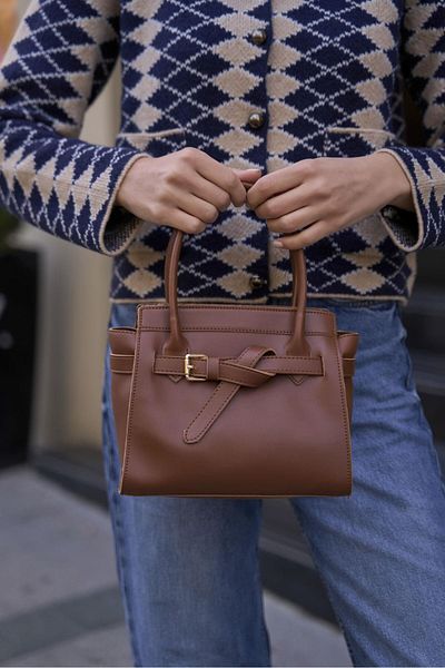Madamra Hellbraune Mini-Hand- und Umhängetasche für Damen mit Gürteldetail
