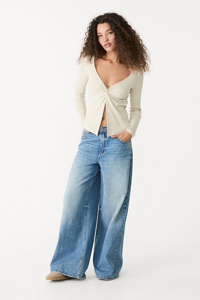 Stradivarius Knotted T-shirt with vent