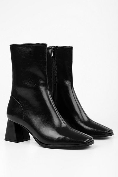 Shoeberry Damskie czarne błyszczące buty na obcasie Talve z płaskim noskiem