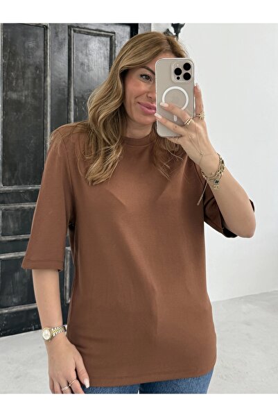 KÜBRA SÖYLEMEZ BOUTİQUE Massimo Brand Model T-Shirt with Tan Padding