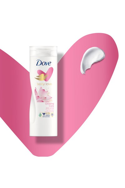 Dove لوشن العناية المتوهجة للجسم من Body Love، 100% زيوت طبيعية، مستخلص زهرة اللوتس وحليب الأرز، 400 مل