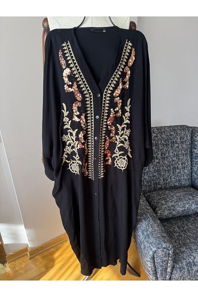 Natavanbutık Rochie neagra cu nasturi brodate