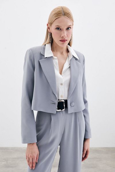Sateen سترة كريب قصيرة رمادية
