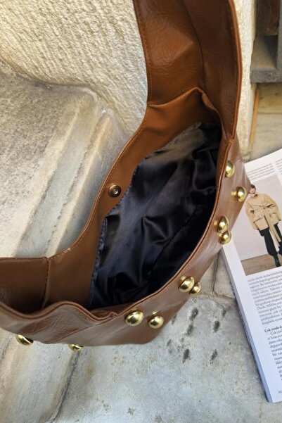 LEONAS Elegant shoulder bag with decorative buckle detail oslo taba