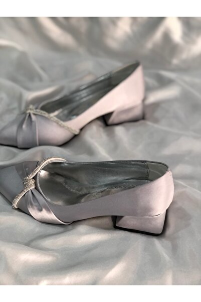 Hg Ayakkabı NELLY EZÜST SZATÉN KŐSZALAG 4 CM-ES SARKÚ CIPŐ