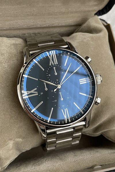 Leerybee Add Value to Every Moment with Unique Designs: Unisex Wristwatch