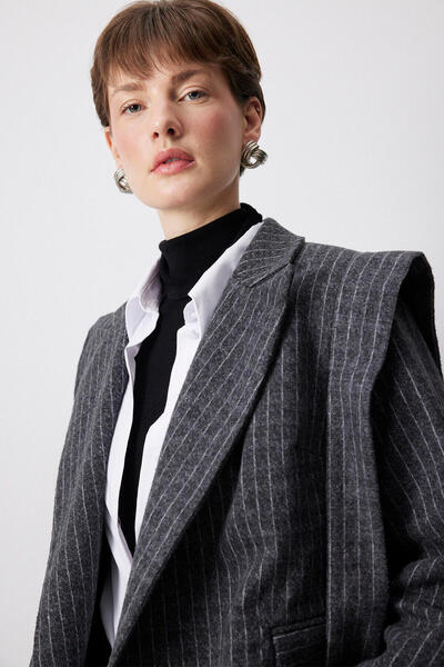 Touché Privé Belt Detailed Jacket