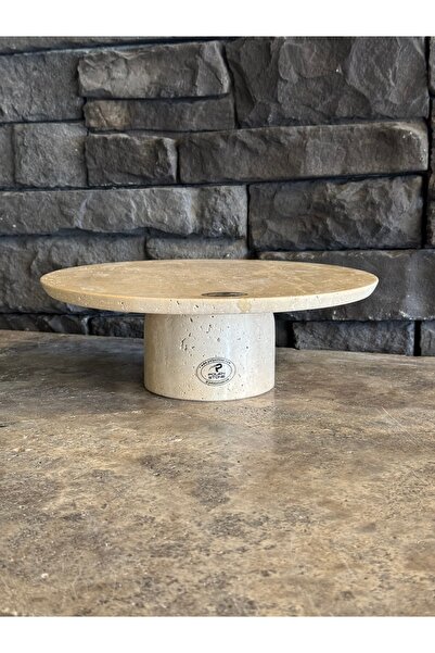 Polen Stone markasına ait bir traverten pasta ve kek standıdır.