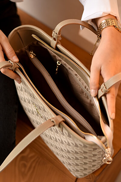 Cacharel Women's Monogram Shoulder Bag 8005