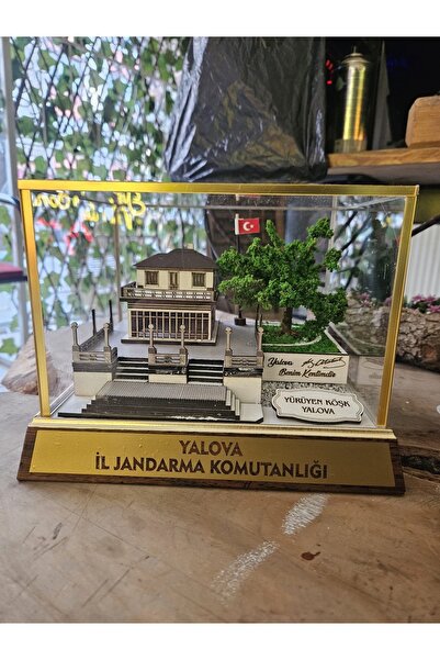 En Güzel Günde Yürüyen Köşk Maket Ahşap Hediyelik 24*20*17 Cm