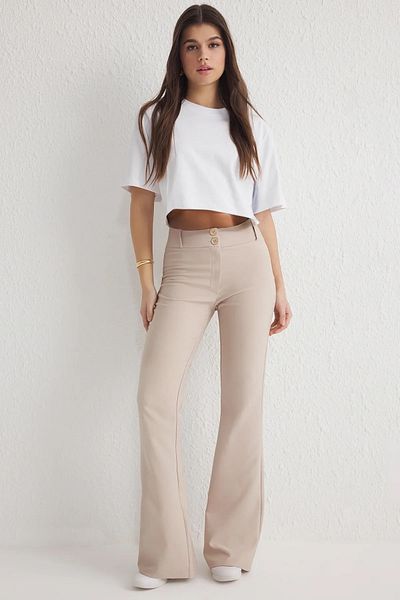 Trendyol Collection Nerzfarbene Hose mit spanischem Bein und normaler Taille TWOSS25PL00065