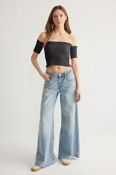 Trendyol Collection Stretchy Knitted Blouse - Anthracite Carmen Collar, Gipeli, Body-Fitting Crop Blouse Twoss25Bz00173