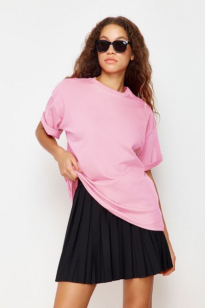 Trendyol Collection Hellrosa Strick-T-Shirt aus 100 % Premium-Baumwolle in Übergröße/breiter Passform mit Rundhalsausschnitt TWOSS23TS00040