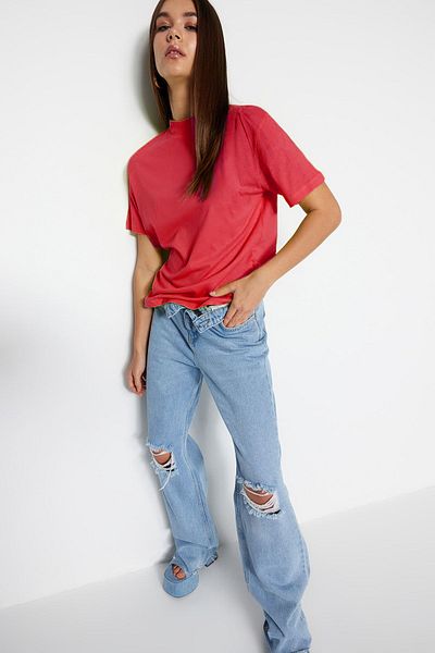 Trendyol Collection Rotes Strick-T-Shirt – 100 % Baumwolle, Stehkragen, reguläre Passform TWOAW20TS0096