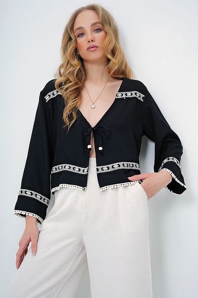 Trend Alaçatı Stili Jachetă crop țesătă cu cravată în față cu dungi negre pentru femei ALC-X13604