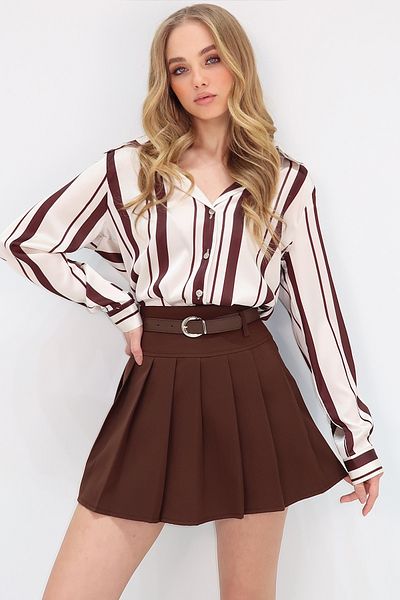 Trend Alaçatı Stili Brauner, plissierter Mini-Shorts-Rock mit verstecktem Reißverschluss und Gürtel für Damen ALC-X13544