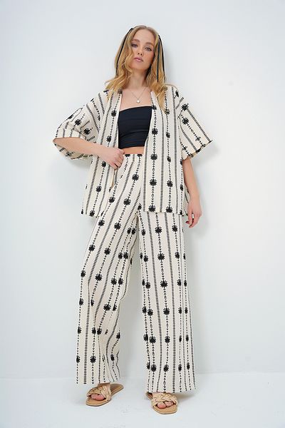 Trend Alaçatı Stili Czarny komplet lniany z nadrukiem kwiatowym - kimono z podwójnym rękawem i spodnie palazzo Alc-X13630