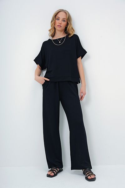 Trend Alaçatı Stili Women's Black Boat Neck Half Sleeve Split Detail Blouse and Pocket Pants Suit Alc-X13572