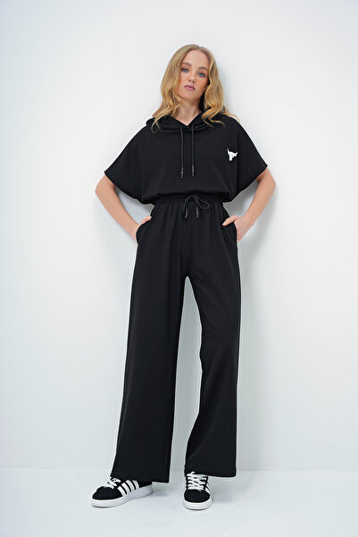 Trend Alaçatı Stili Schwarzes Oversize-Crop-Top- und Doppeltaschen-Hosen-Set mit Kapuze – ALC-X13633