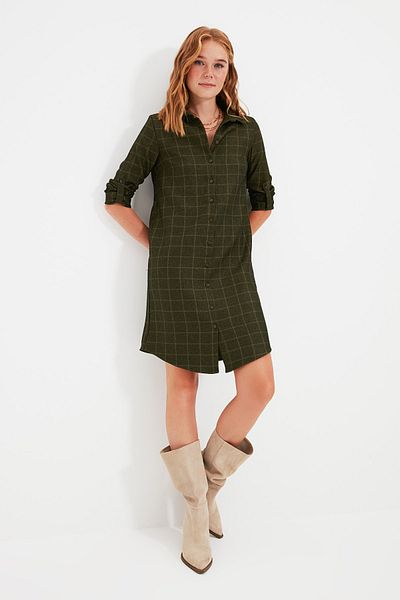Trendyol Collection Khakifarbenes kariertes Mini-Hemdkleid aus Webstoff TWOAW21EL0052