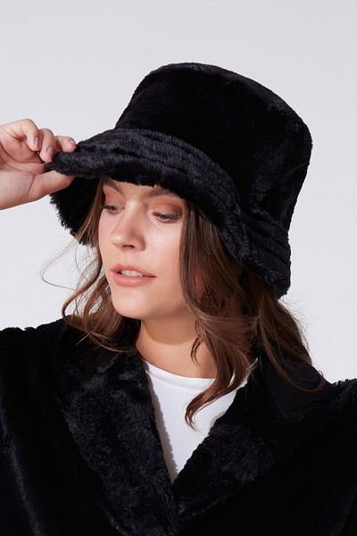 LadyModa Black Plush Bucket Hat