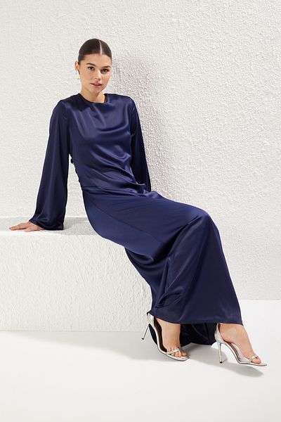 Trendyol Modest Marineblaues Brit-Abendkleid aus gewebtem Satin mit Details TCTSS25DB00001