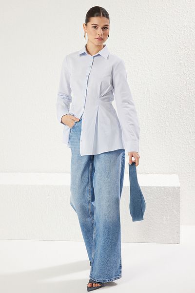 Trendyol Modest Blaues, plissiertes Baumwollhemd mit Taille TCTSS25TG00015