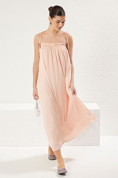 Trendyol Collection Πούδρα με φαρδιά κοπή δέσιμο στους ώμους Maxi υφαντό φόρεμα TWOSS25EL00021