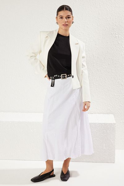 Trendyol Modest Schwarzes, ärmelloses Strick-T-Shirt mit Schlitzdetail – TCTSS25RT00001