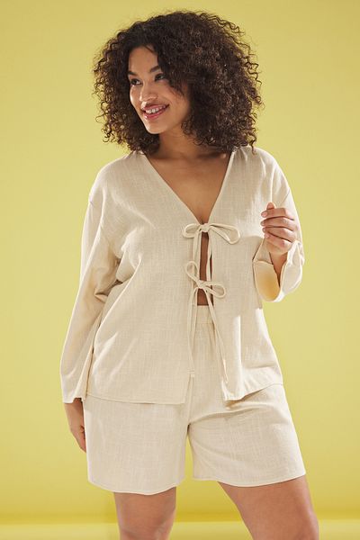 Trendyol Curve Beigefarbener V-Ausschnitt mit Schnürung, detaillierter Baumwoll-Flam-Beachwear-Anzug in Übergröße TBBSS25CP00012