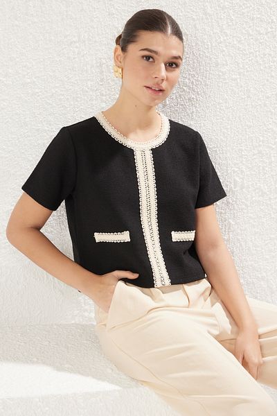 Trendyol Collection Schwarze Farbblock-Strickbluse aus Tweed mit normaler/normaler Passform TWOSS25BZ00018