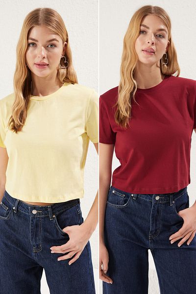 Trendyol Collection 2er-Pack T-Shirts aus 100 % Baumwolle in Weinrot-Hellgelb mit Rundhalsausschnitt – TWOSS20TS1480
