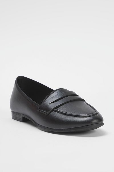 TRENDYOL SHOES Schwarze Damen-Loafer-Schuhe mit flachem Absatz und flexibler Sohle TAKSS25LA00008