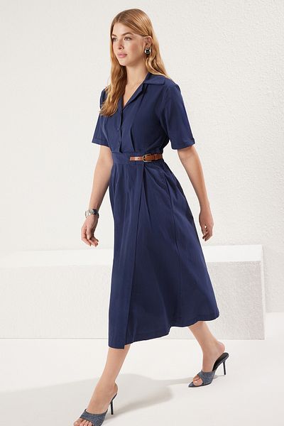 Trendyol Collection Sötétkék vágott redős öv részlet Poplin Midi ruha