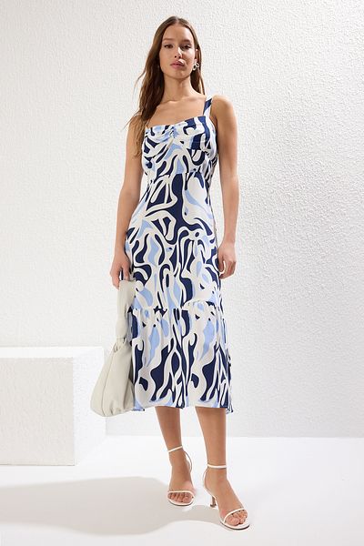 Trendyol Collection Rochie țesătă din viscoză midi cu tiv geometric albastru cu deschidere în talie TWOSS25EL00046